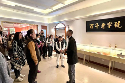 設計學院校友帶領師生走進百年老字號汪玉霞開展訪企拓崗活動